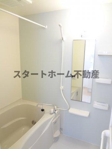 バス・シャワールーム　コンパクトで使いやすいお風呂です