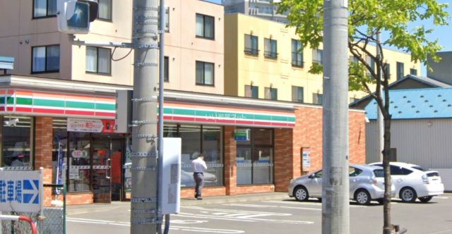 コンビニ　セブンイレブン　札幌菊水3条店（コンビニ）まで429m