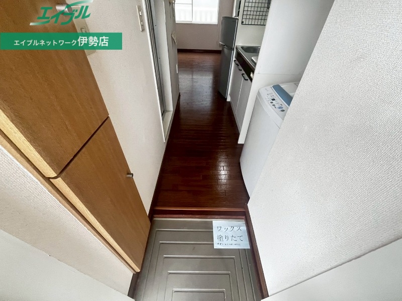 玄関　同物件別部屋写真