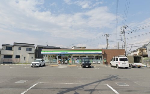 コンビニ　ファミリーマート 西大泉四丁目店（コンビニ）まで520m