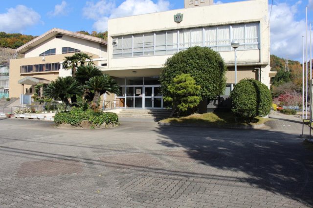 中学校　姫路市立大白書中学校（中学校）まで2124m