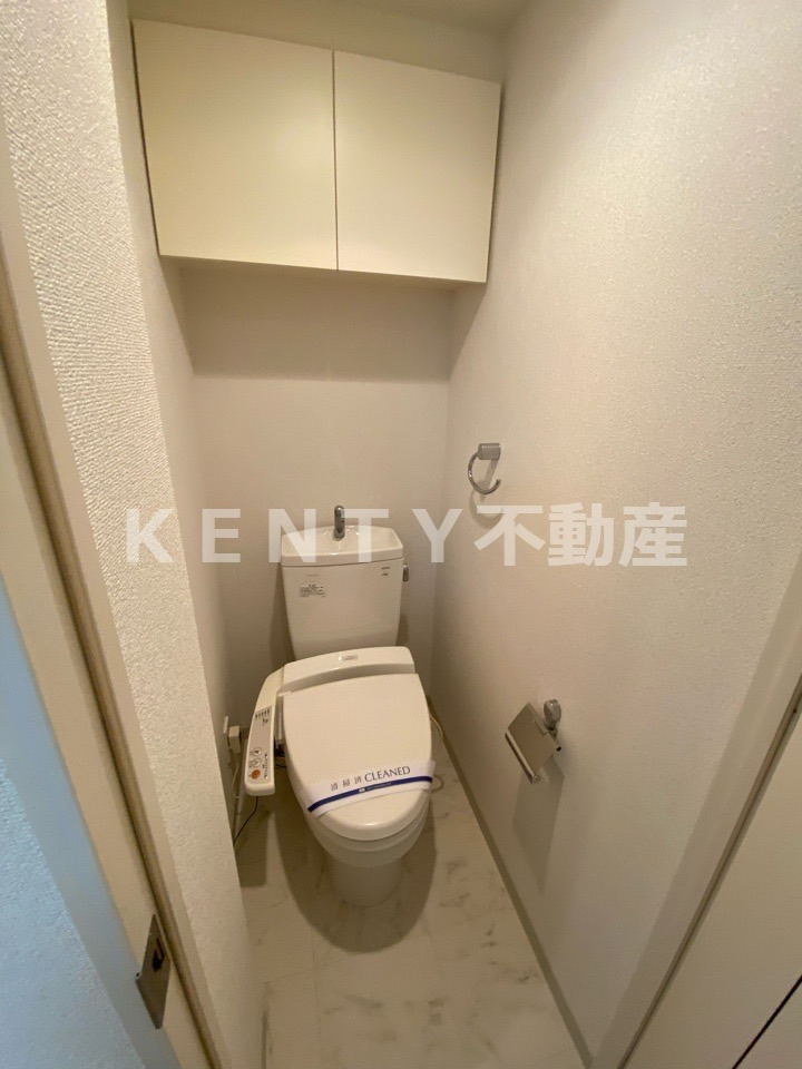 トイレ　落ち着いた色調のトイレです