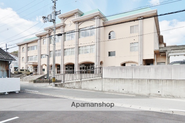小学校　津田小学校（小学校）まで747m