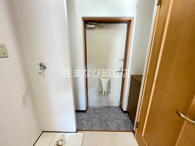玄関　反転・同型別部屋写真