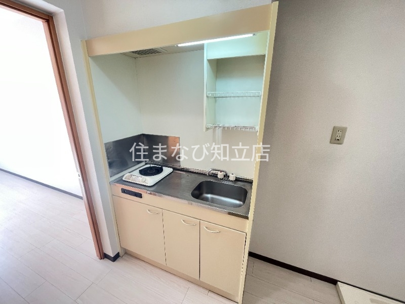 キッチン　反転・同型別部屋写真