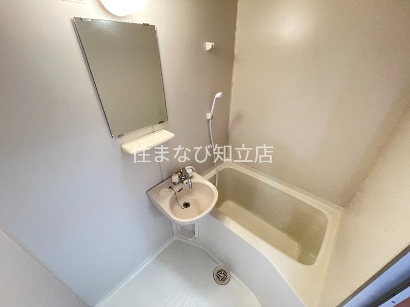 バス・シャワールーム　反転・同型別部屋写真