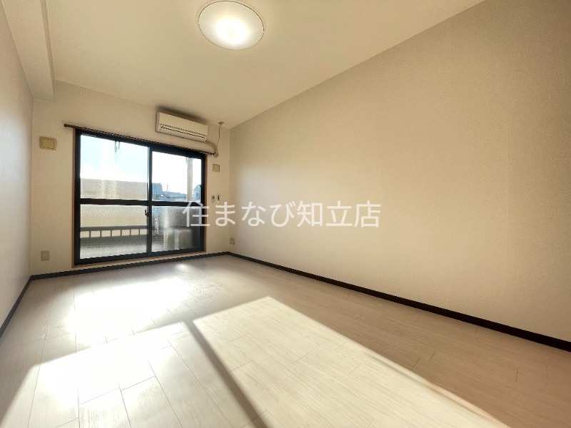 居室・リビング　同型別部屋写真