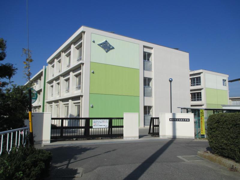 小学校　西尾市立矢田小学校（小学校）まで808m