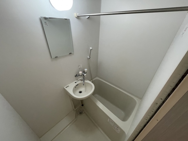 バス・シャワールーム　別部屋参考写真です