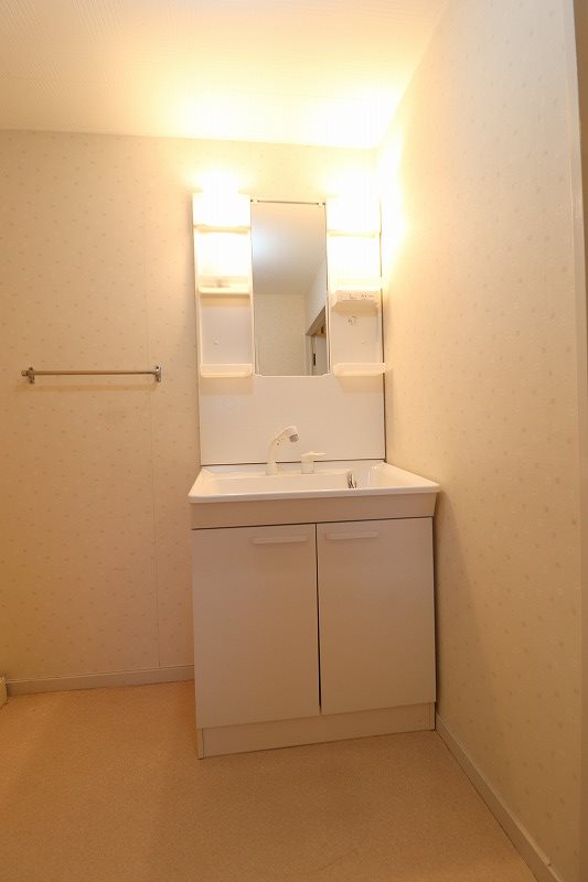 洗面設備　別部屋写真使用