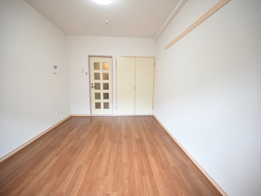 居室・リビング　同じ建物の違うお部屋です。