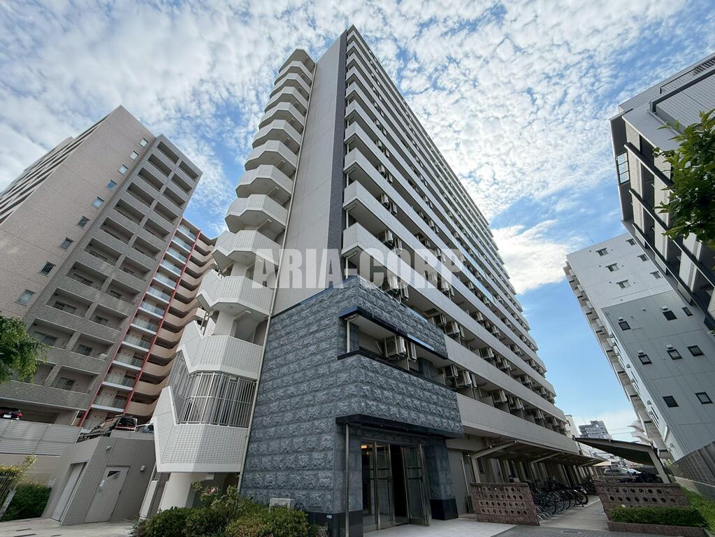建物外観　2017年完成、分譲マンションクラスの綺麗でお洒落な外観♪