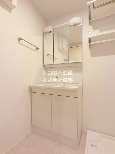 洗面設備　日用品の収納にも便利なドレッサー♪