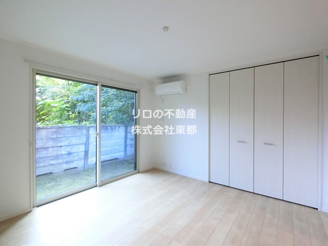居室・リビング　８．４帖のひろびろ空間で快適にお過ごしいただけます♪
