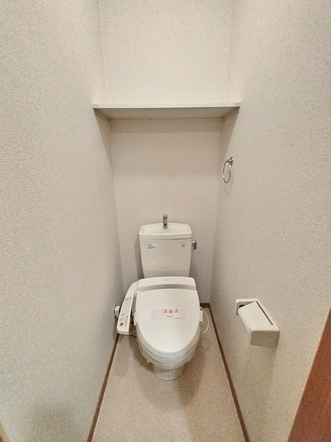 トイレ　★★トイレは嬉しい洗浄機能付き便座です♪★★