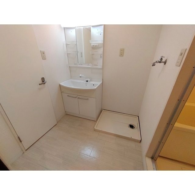 洗面設備　コンパクトで使いやすいトイレです