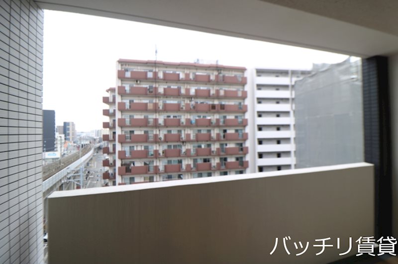 バルコニー　別号室写真の為、現況を優先致します。