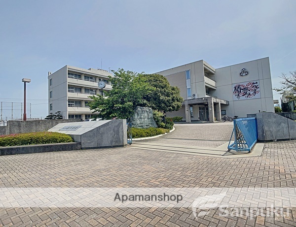 中学校　椿中学校（中学校）まで353m