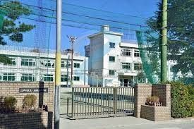 中学校　江戸川区立小岩第三中学校（中学校）まで260m