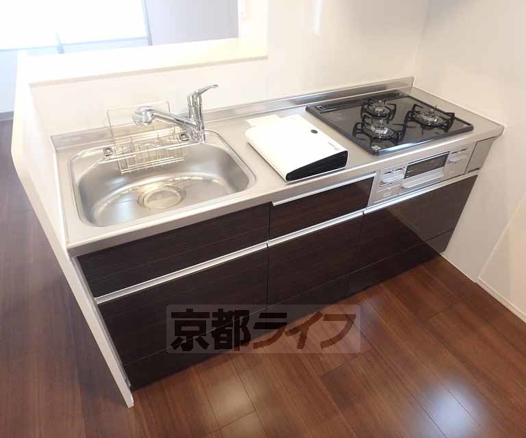 キッチン　３口コンログリル付きシステムキッチンです。