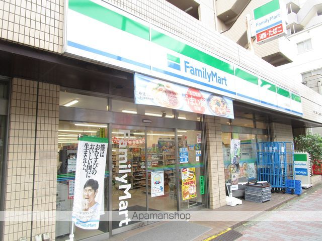 コンビニ　ファミリーマート（コンビニ）まで137m