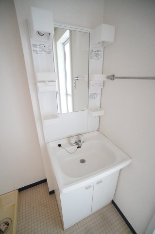 洗面設備　※同物件・反転タイプの写真です。