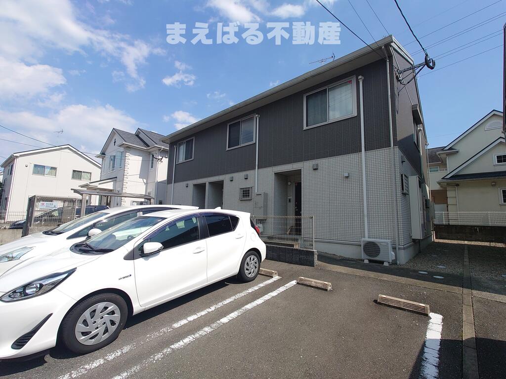 建物外観　住宅街に立地