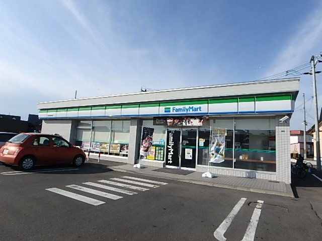 コンビニ　ファミリーマート苫小牧澄川町店（コンビニ）まで217m