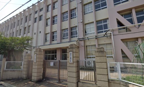 小学校　高松市立香西小学校（小学校）まで204m