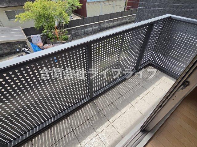 バルコニー　暖かな日差しのふりそそぐバルコニー