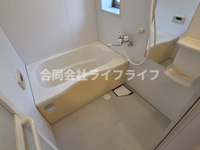 バス・シャワールーム　コンパクトで使いやすいお風呂です