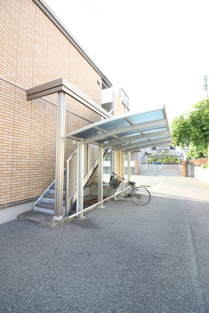 その他共有部分　屋根付き駐輪場あります