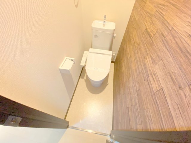 トイレ　綺麗なトイレにはウォシュレット標準装備です。