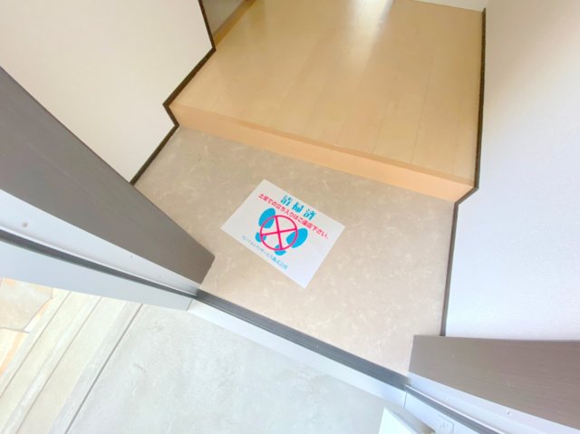 玄関　玄関を開けると解放感のある空間がひろがりますよ。