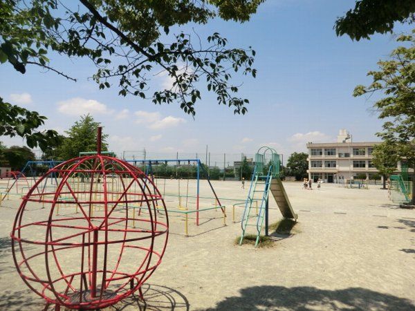 小学校　勝川小学校（小学校）まで25m