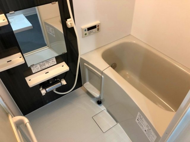 バス・シャワールーム　別部屋参考写真となります