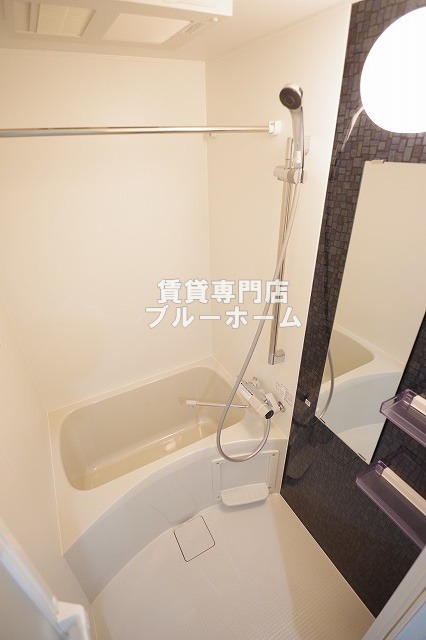 バス・シャワールーム　浴室乾燥機付きのお風呂！