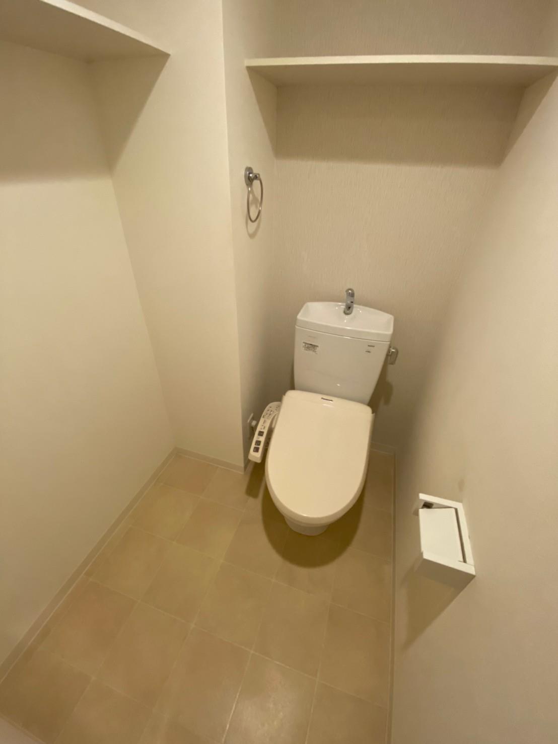 トイレ　退去前のため前回募集時の写真を使用しております。
