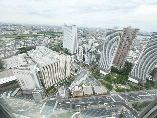 エントランス　重厚感のある建物デザイン♪