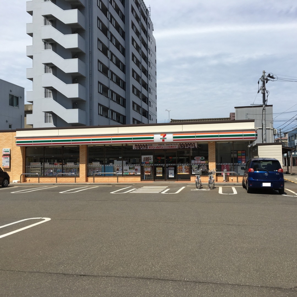 コンビニ　セブンイレブン 長岡表町店（コンビニ）まで667m