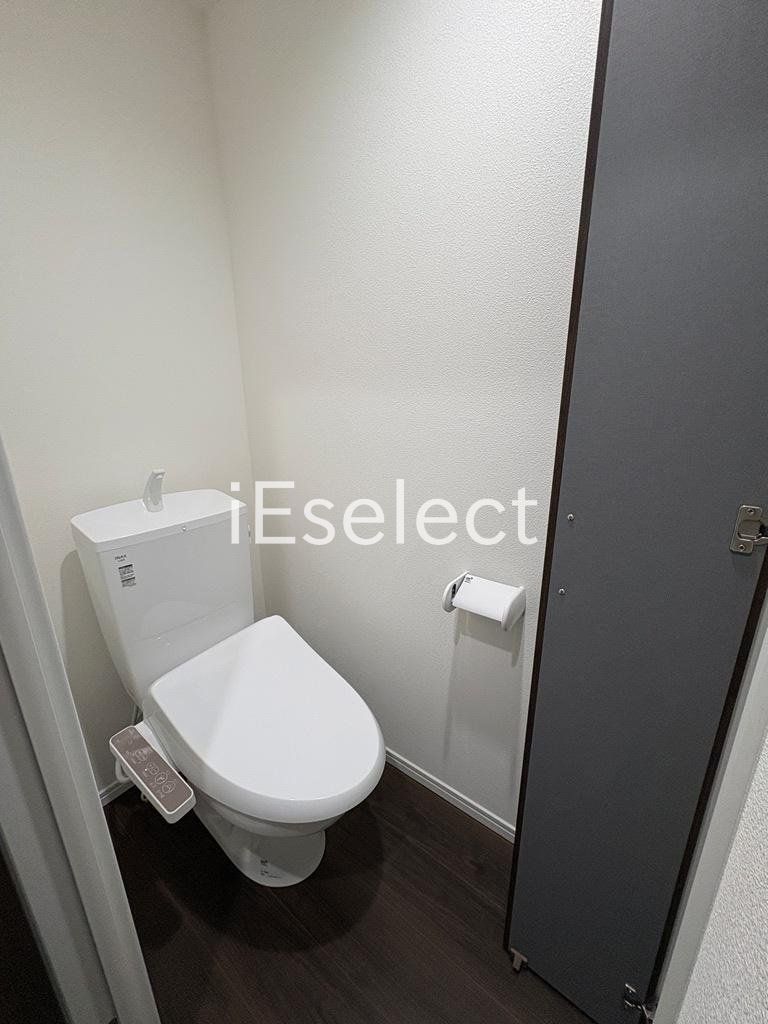 トイレ　温水洗浄便座付きのトイレです
