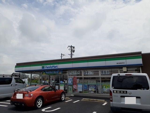 コンビニ　ファミリーマート（コンビニ）まで600m