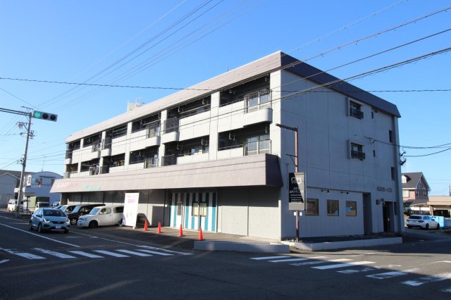 建物外観　日当たりの良いベランダ