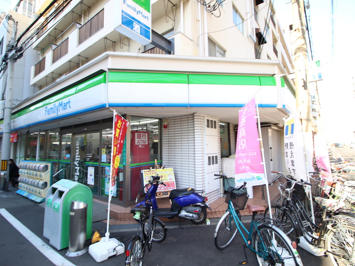 コンビニ　ファミリーマート（コンビニ）まで109m