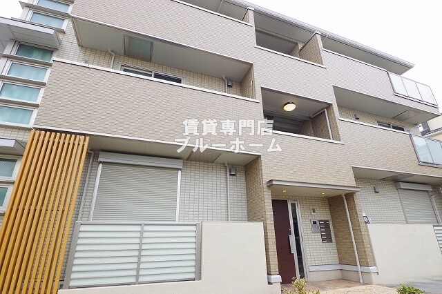建物外観　軽量鉄骨造のきれいな物件！