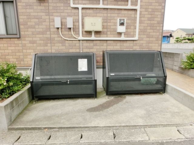 その他　専用ゴミ置場でゴミ捨て楽チン