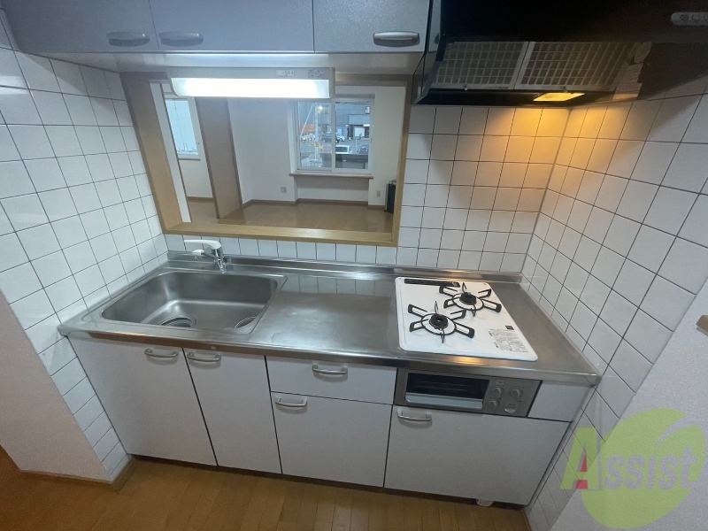 キッチン　調理スペースが確保されていて使いやすそうな印象でした。