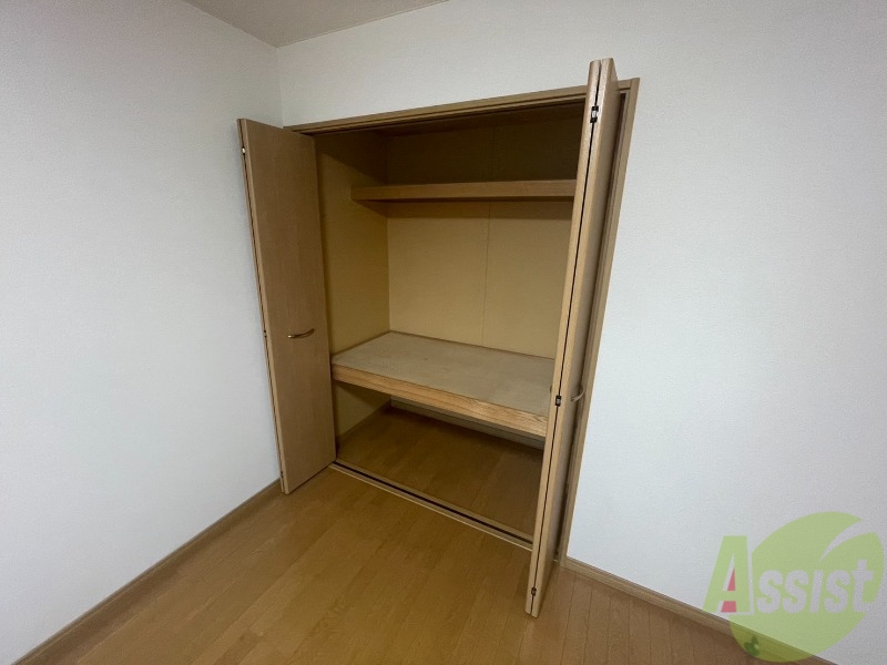 収納　クローゼットを開けてみました。お洋服が沢山しまえそう！
