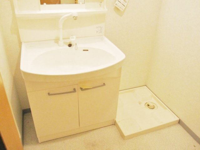 洗面設備　※別号室の参考写真です。
