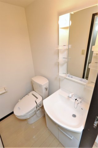 洗面設備　参考写真（同物件別部屋）